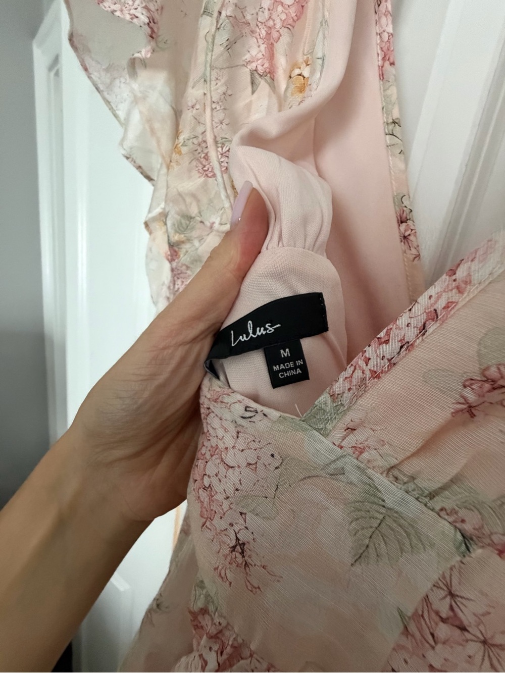 Lulu's Cream Floral V-Neck Flutter Sleeve Tunic - Picture 3 of 3